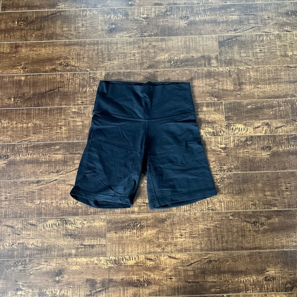 aritzia biker shorts 7" - Picture 2 of 2